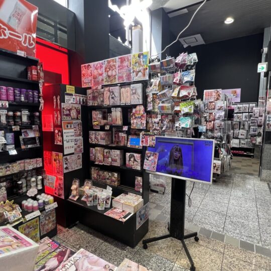 東京書店山口宇部店　店内リニューアル！！大型モニター設置